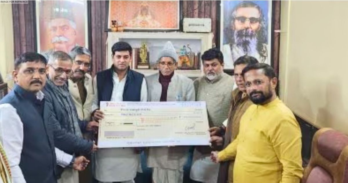 Maharashtra leaders hand over cheque of Rs 11 crore for Ram Mandir